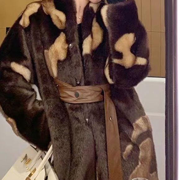 Brown fur coat - Picture 3 of 5
